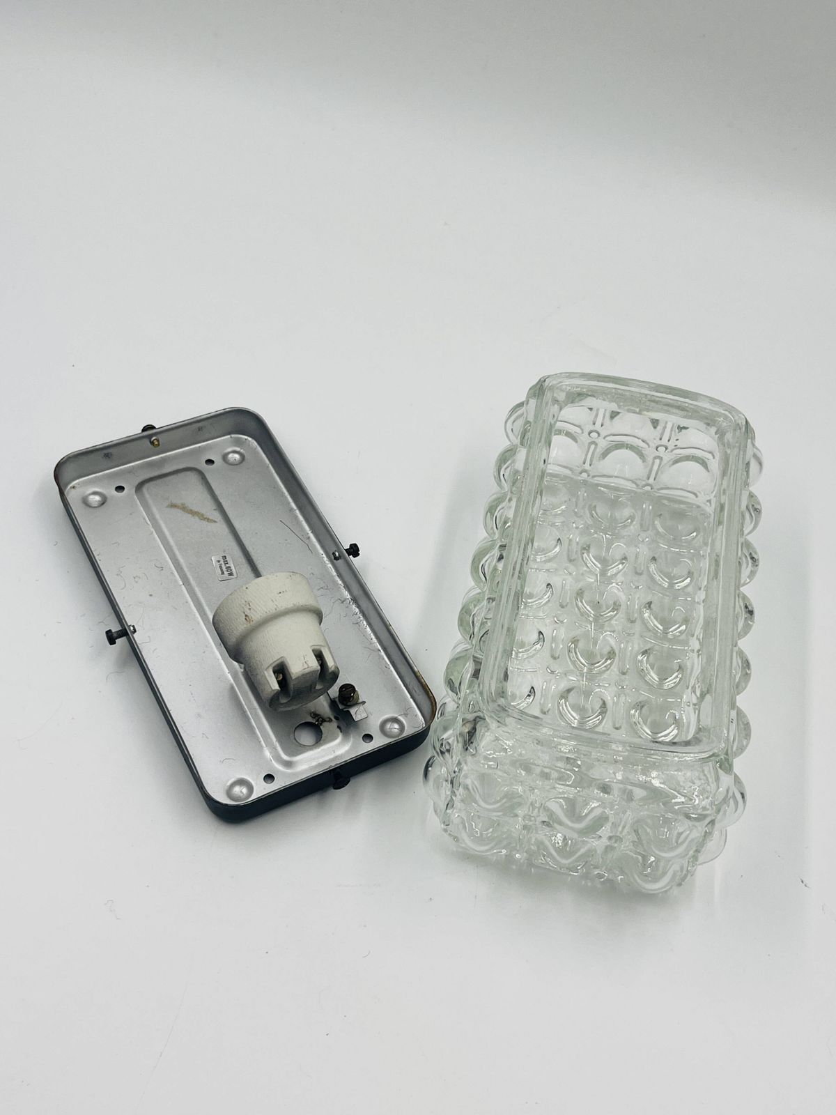 photo furniture Rechthoekige plafondlamp met bolle glazen kap, Helena Tynell, jaren 70 stijl