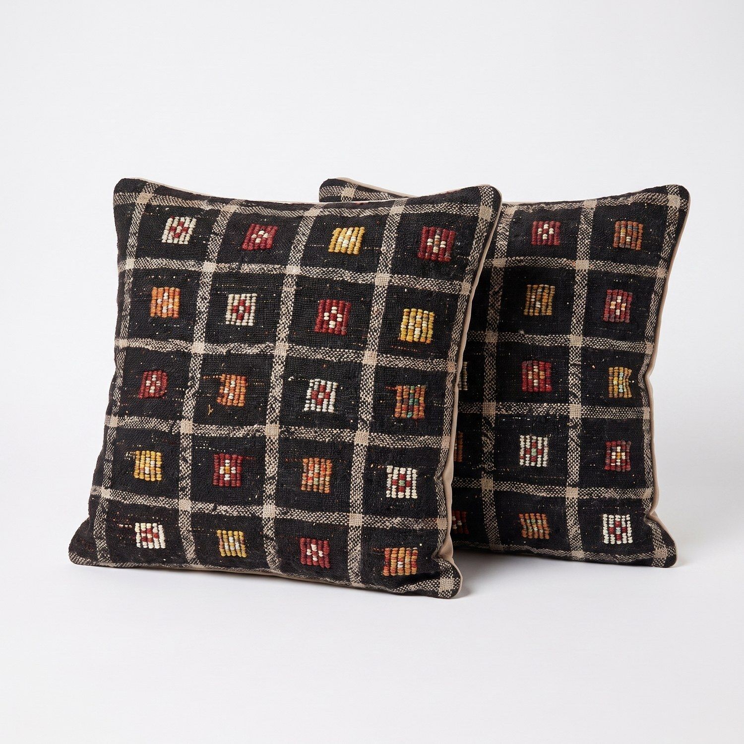 Turkische wollen kilim kussenhoes 60 x 60 cm, set van twee photo furniture