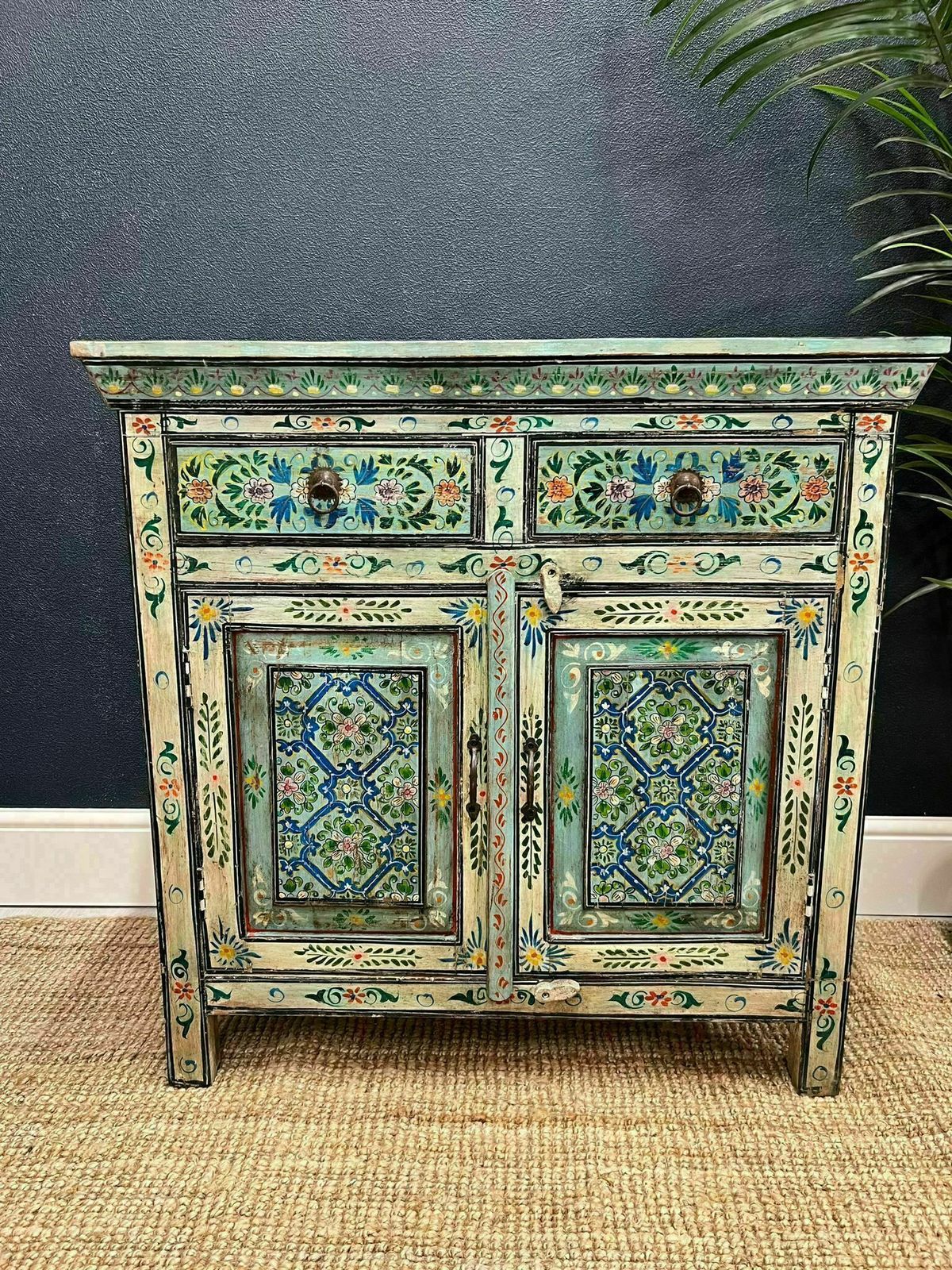 Geschilderd vintage Indiaas dressoir