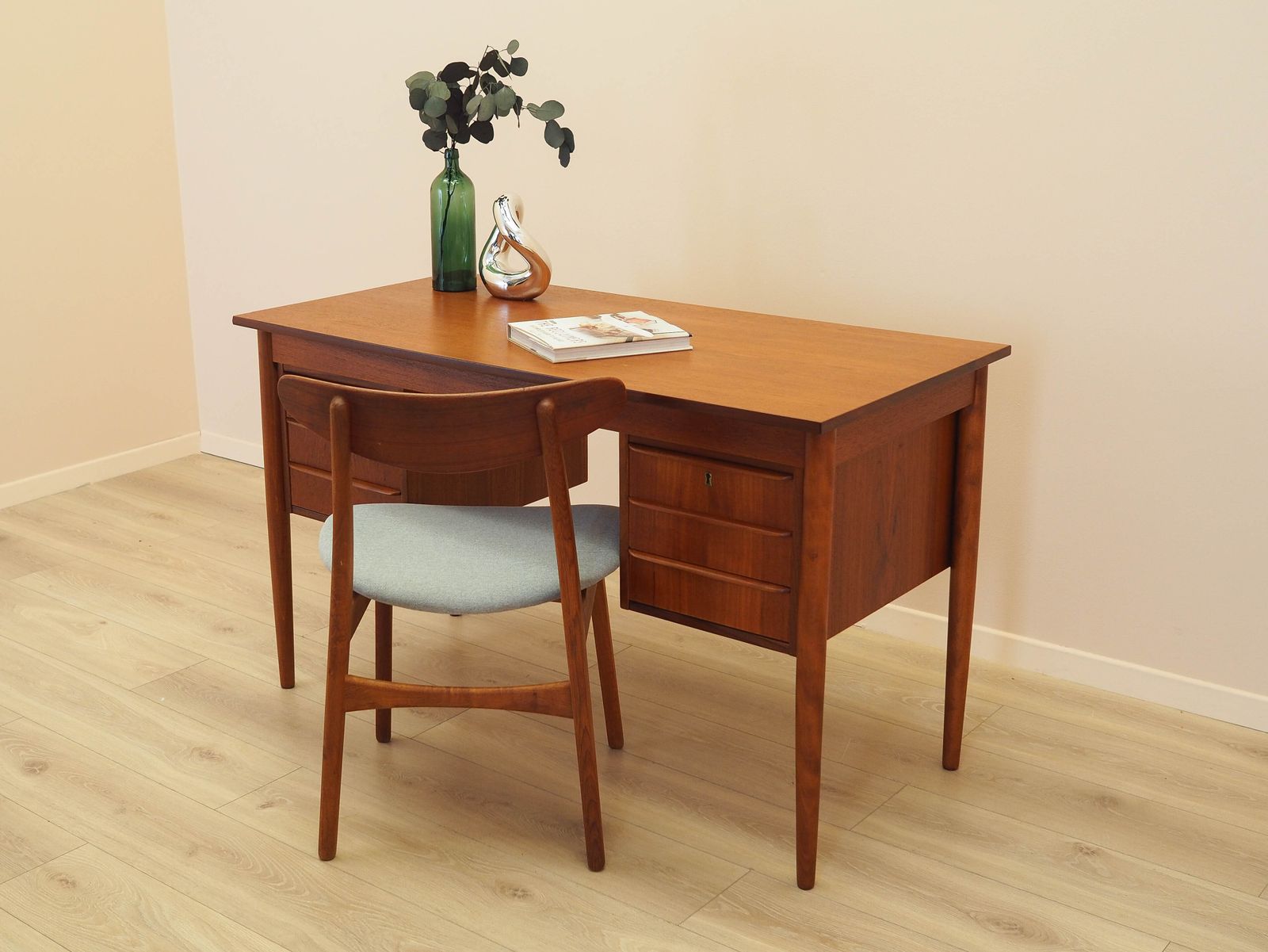 Bureau danois en placage de teck, six tiroirs, années 1970. photo Mobilier
