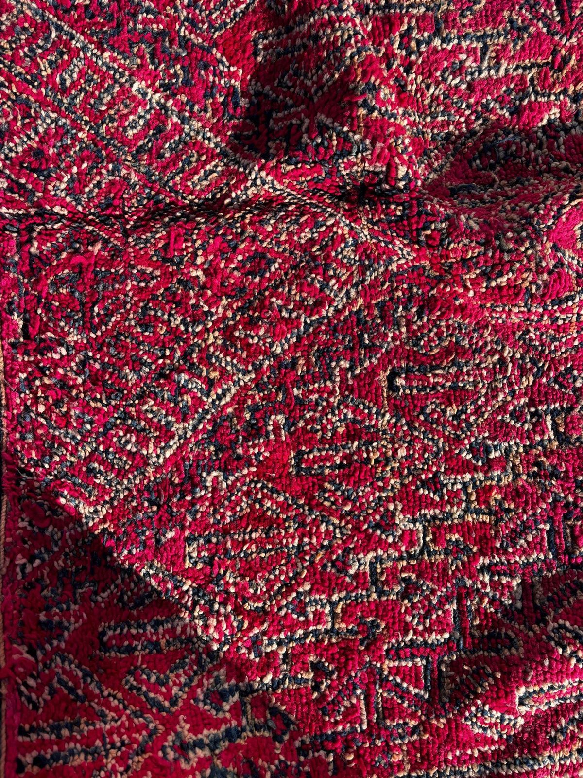 photo furniture Vintage Beni M'guild Marokkaans tapijt 360x200 cm - Groot wollen vloerkleed - Handgemaakt Berber tapijt - Atlas Mountain tapijt ca. jaren 1960