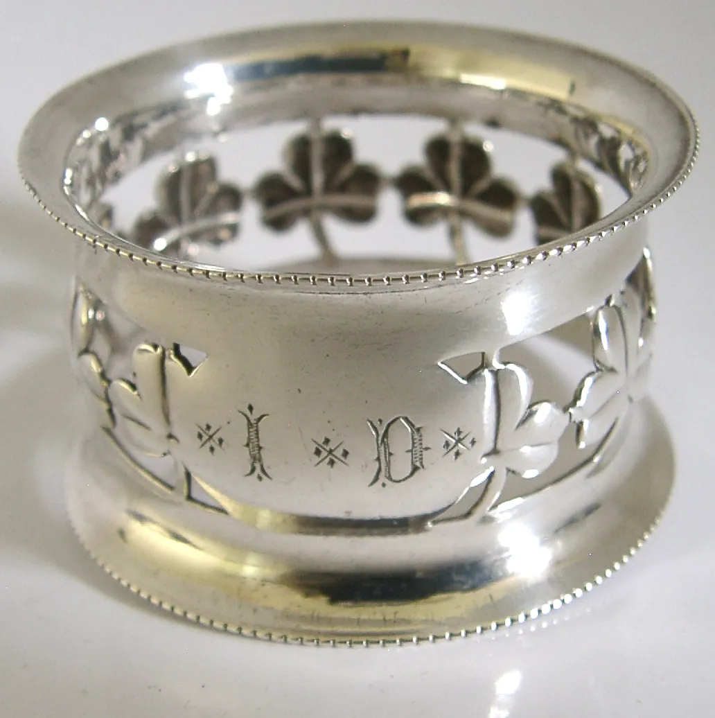 Rond de serviette d'époque en argent sterling, trèfle porte-bonheur ajouré, Chester 1904 photo furniture
