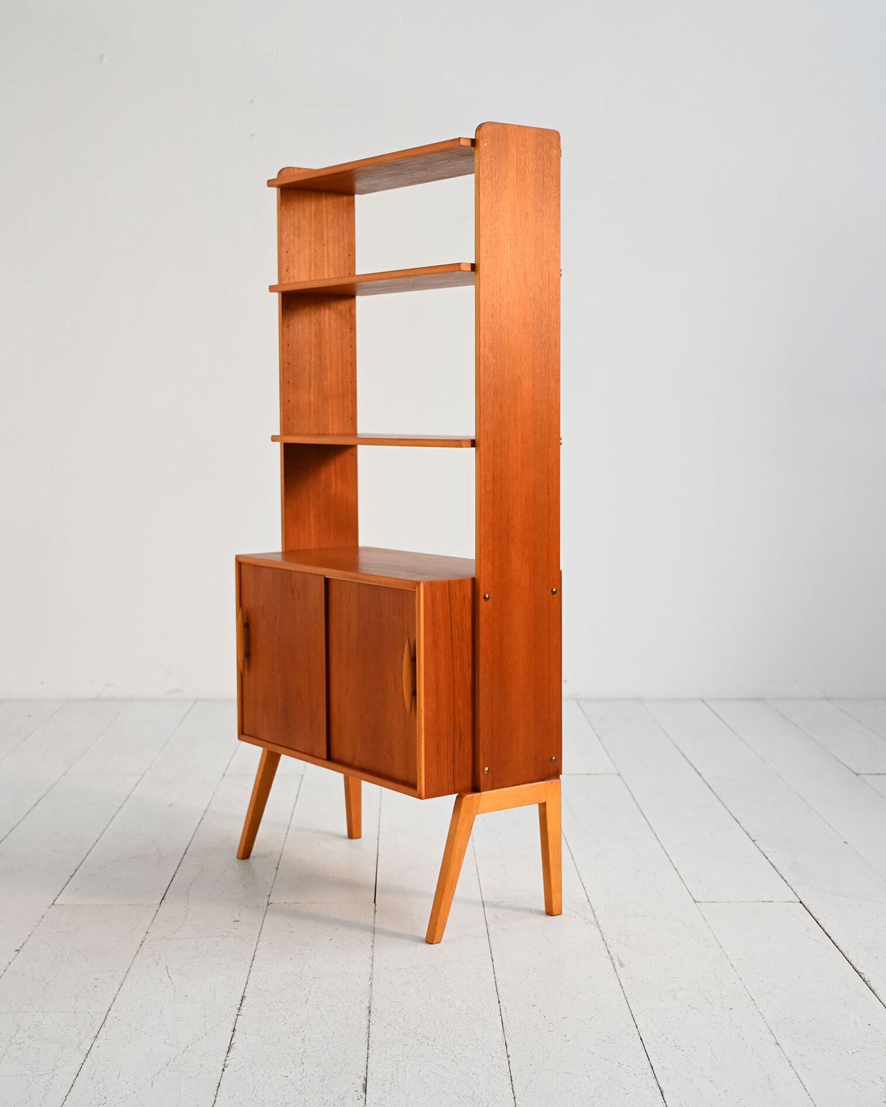 Bibliothèque scandinave en teck à portes coulissantes, années 1950/60 photo 1300.0
