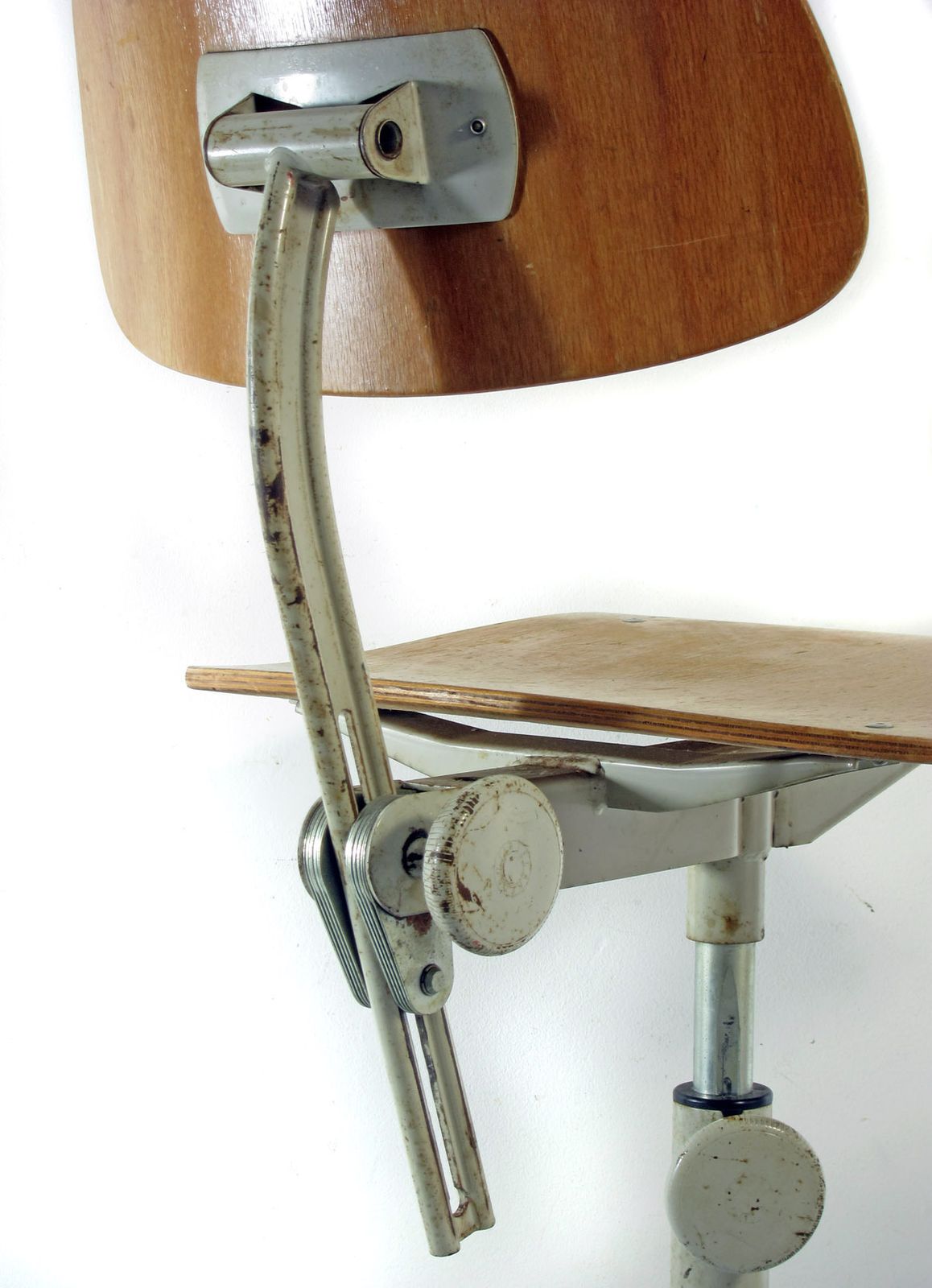 photo for sale Verstelbare industriële bureaustoelen van Friso Kramer