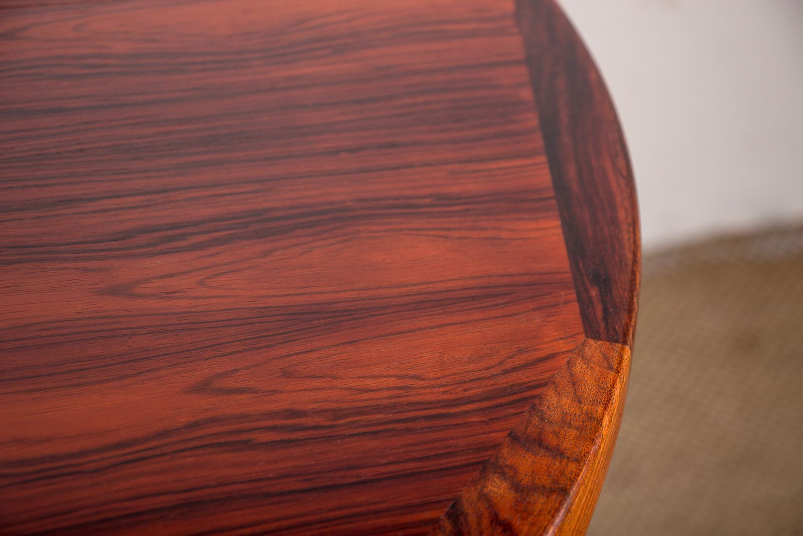 Table à manger danoise extensible en palissandre, par Ib Kofod Larsen pour Faarup Mobelfabrik. photo Mobilier