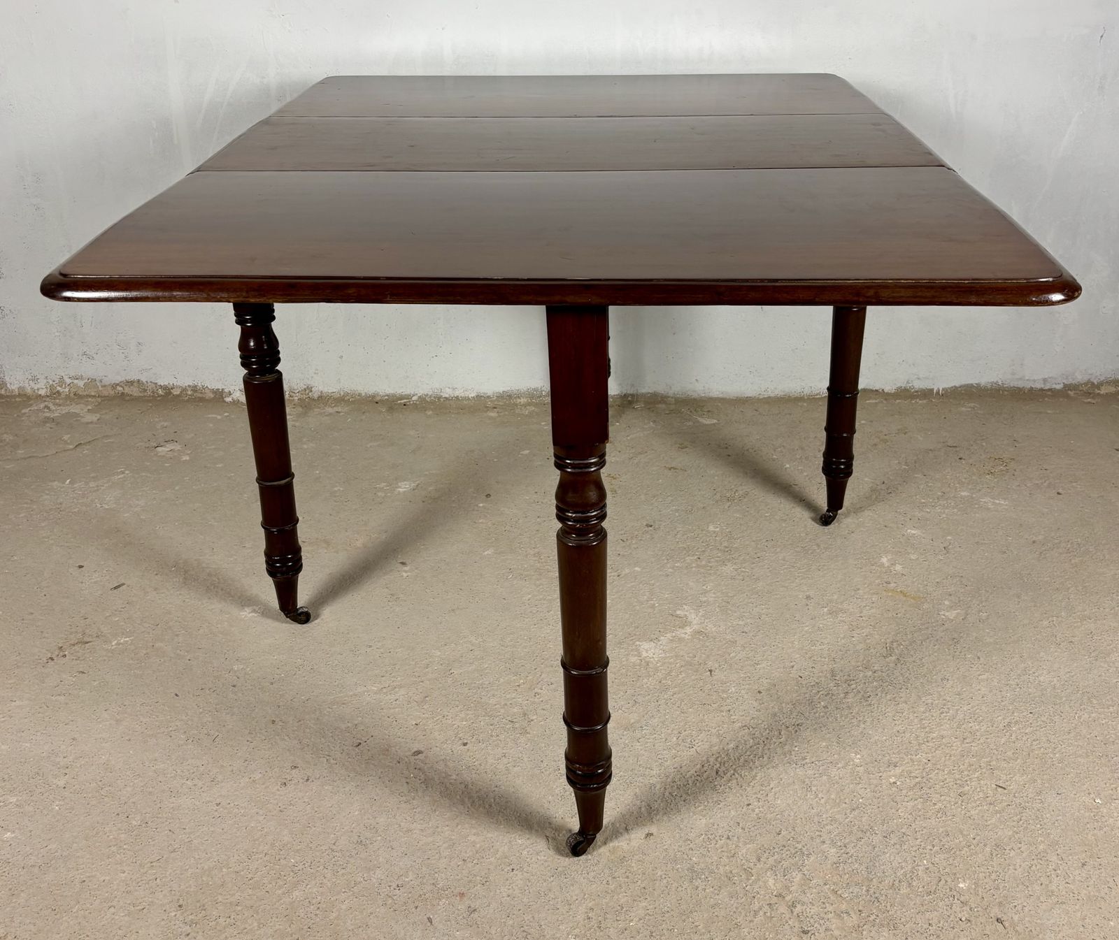 photo furniture Spaanse klaptafel eettafel, ca. jaren 1930