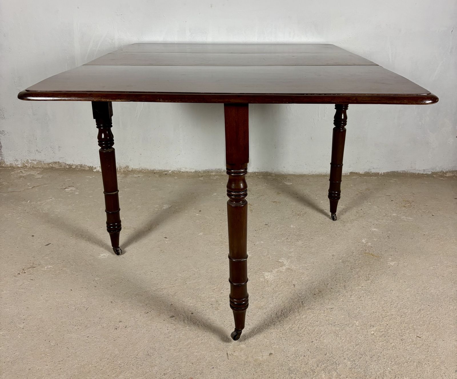 Meubels Spaanse klaptafel eettafel, ca. jaren 1930 photo