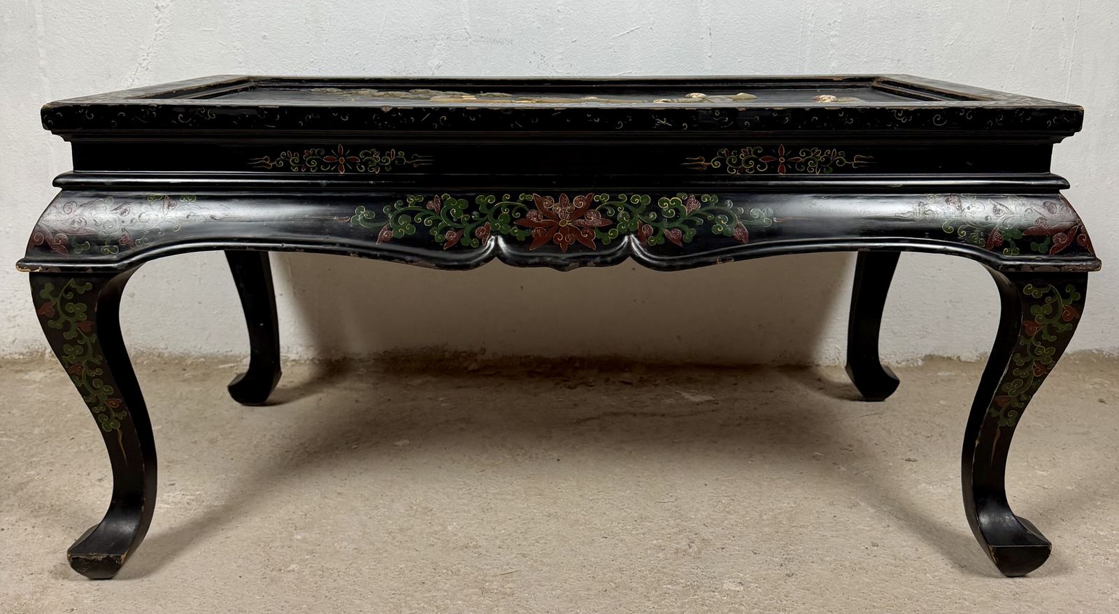 Chinese Zwartgelakte Salontafel Met Handgeschilderde Decoratie photo 1510.0