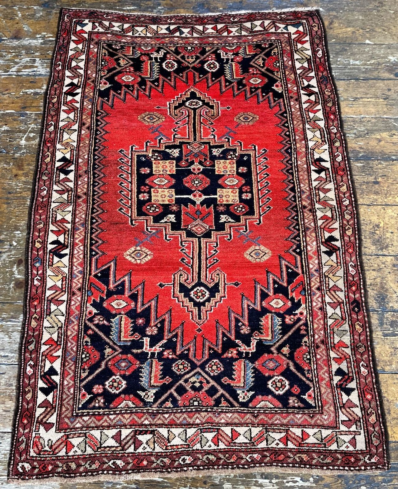 Antiek Luri tapijt 1,97 m x 1,30 m photo Textiel