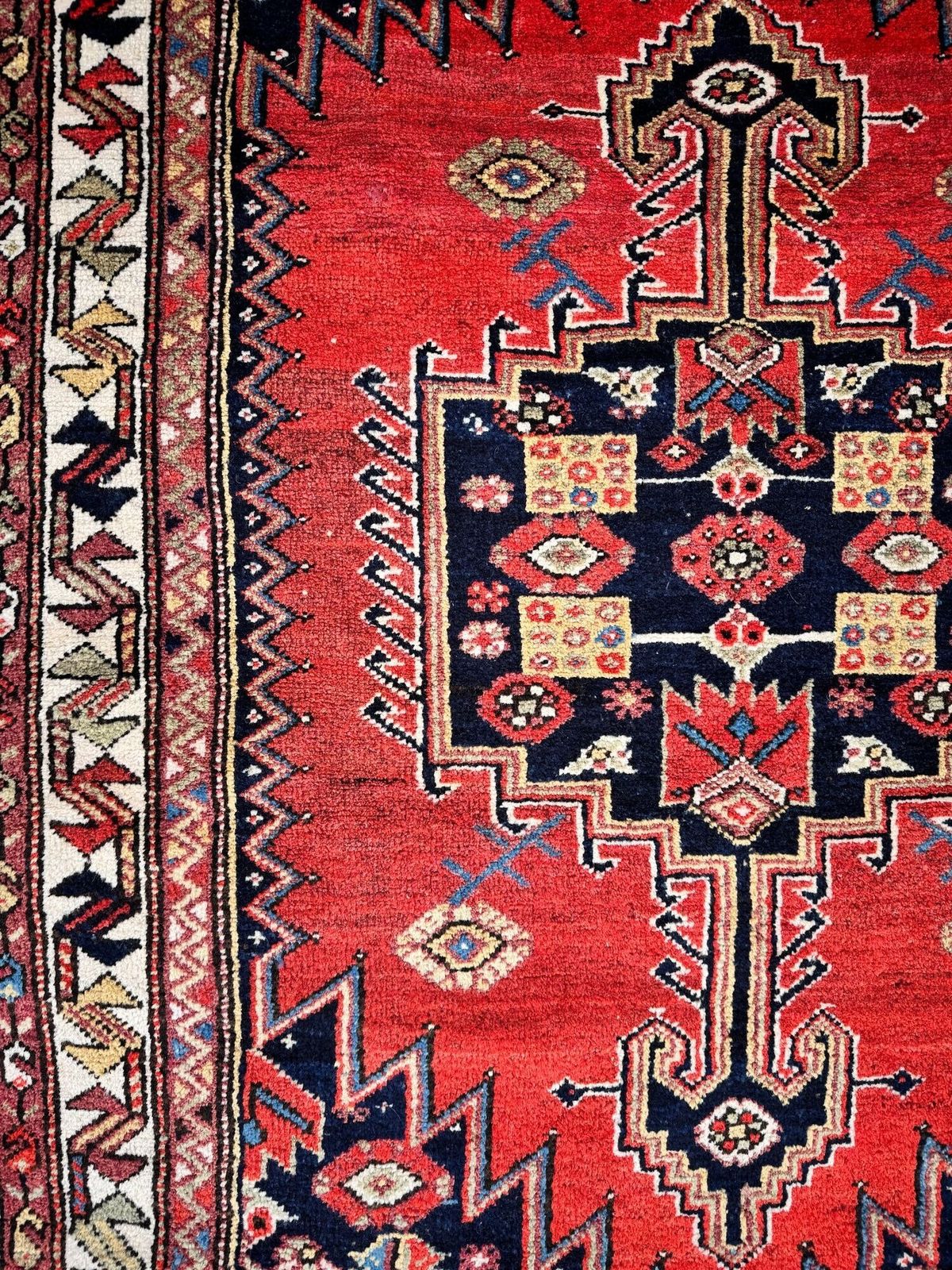 photo vinterior Antique Luri Rug 1.97m X 1.30m