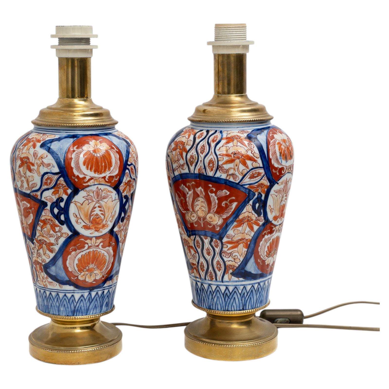 Paar Imari Porseleinen Vazen met Verguld Bronzen Monturen, Japan, Meiji-periode