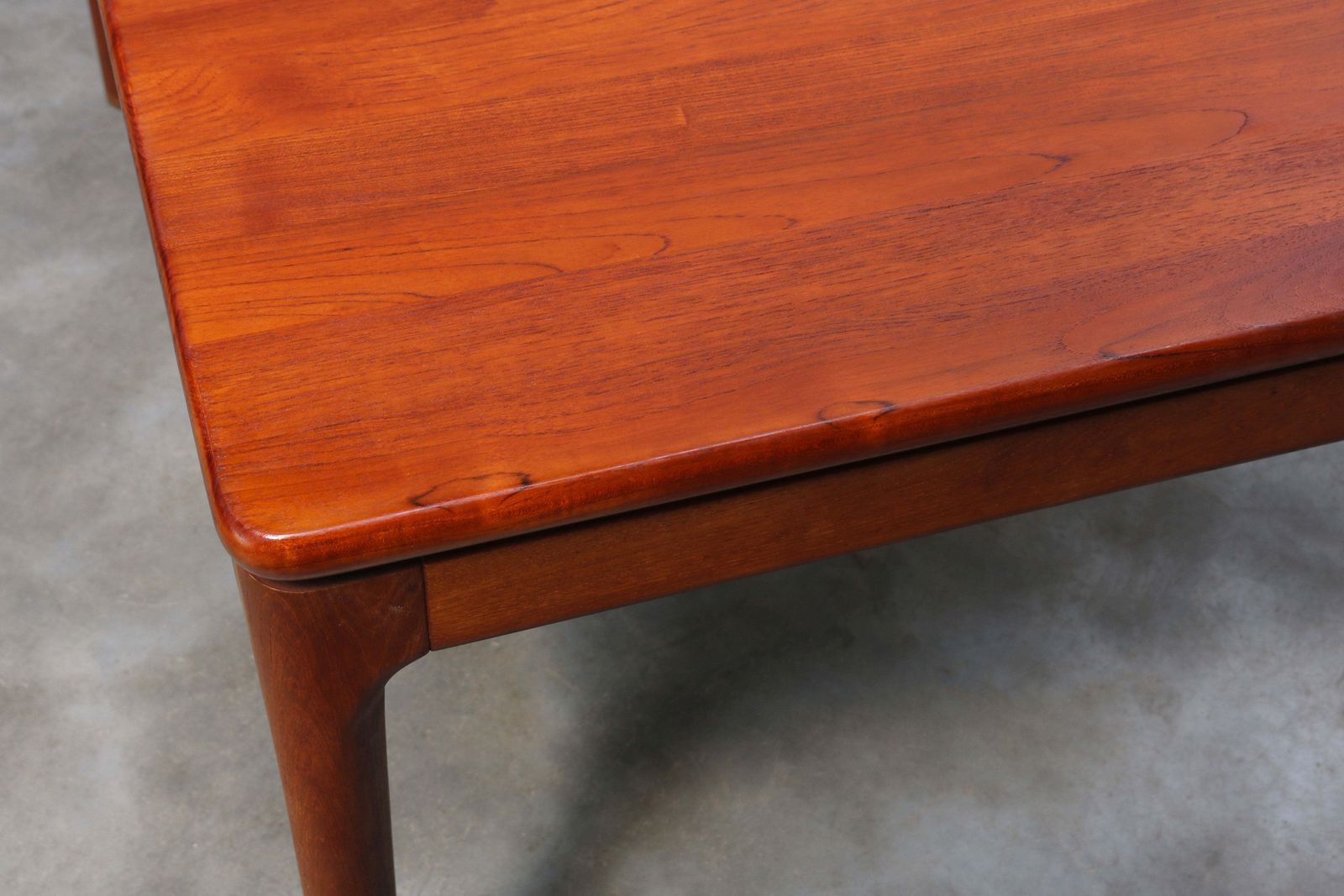 Uitschuifbare Deense Eettafel van Glostrup Møbelfabrik 1965 Massief Teak photo furniture