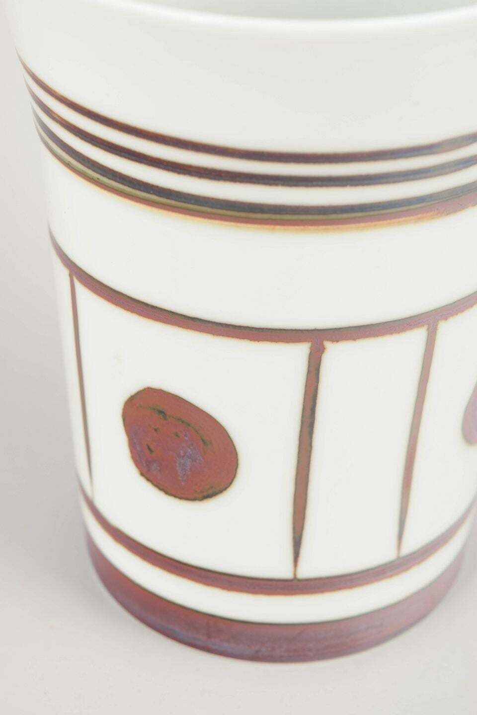 Vase en faïence Trude Barner Jespersen pour Bing & Grøndahl, décor graphique photo furniture