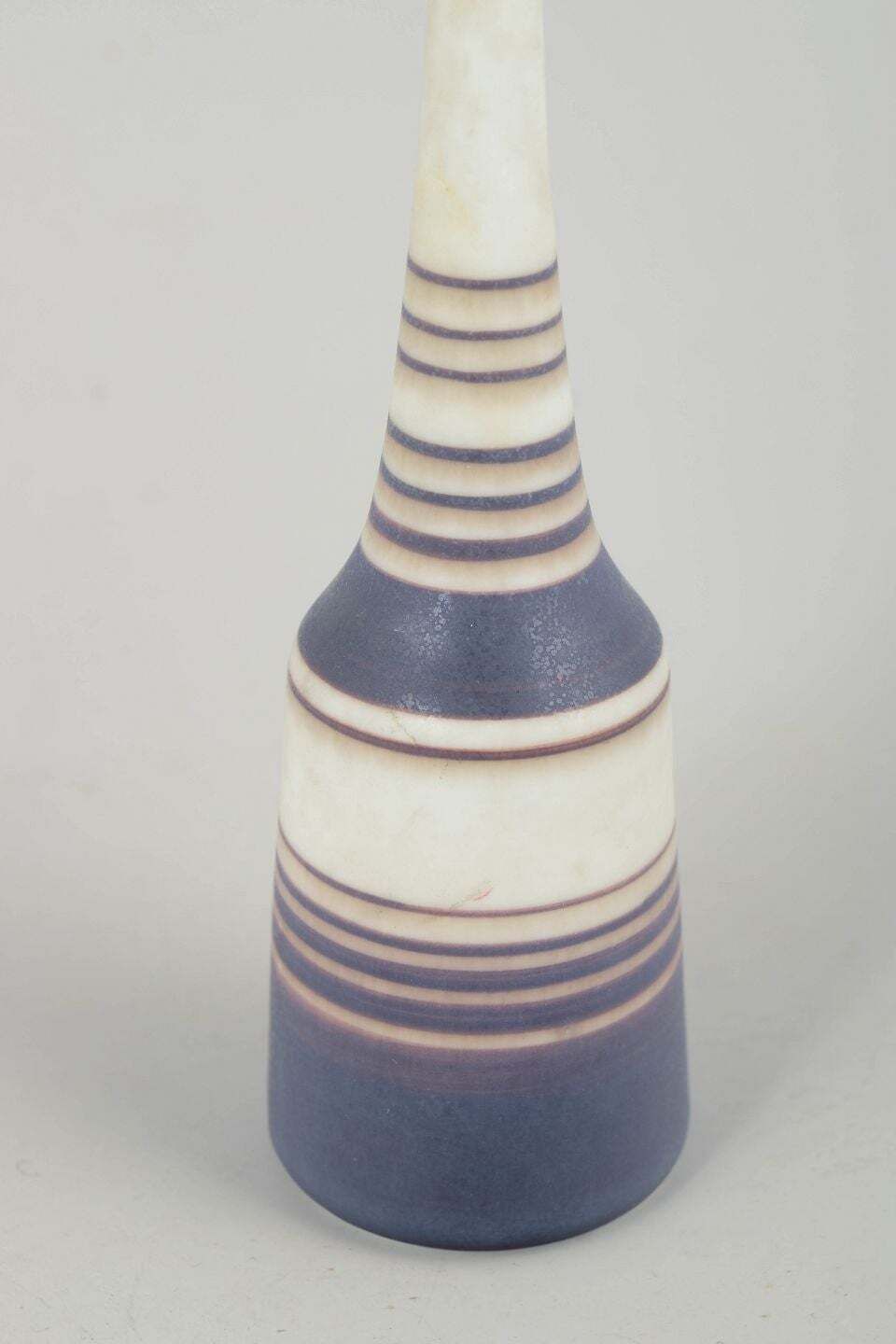 Gunnar Nylund voor Rörstrand. Stoneware vaas met streeppatroon. Midden 20e eeuw. photo for sale