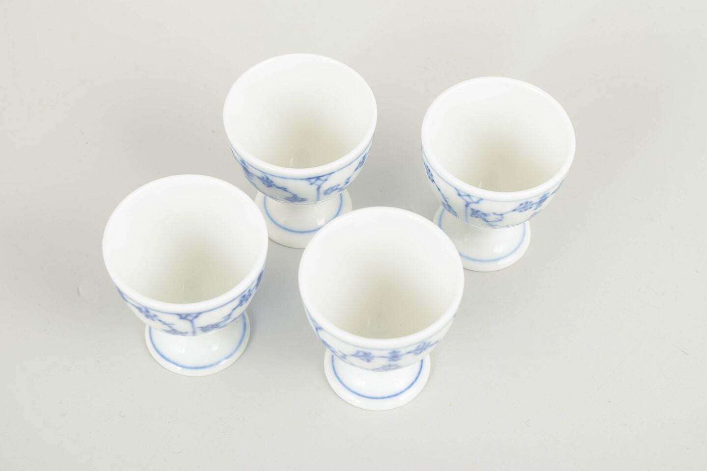Royal Copenhagen. Ensemble de quatre coquetiers, Blue Fluted Plain. Années 1920. photo furniture