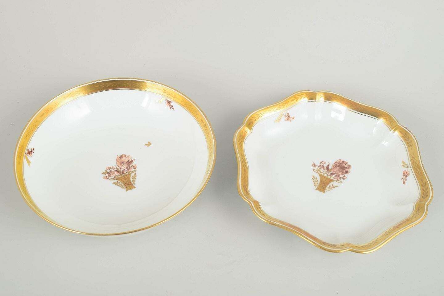Royal Copenhagen Golden Basket. Twee porseleinen schalen, jaren 1960 photo furniture