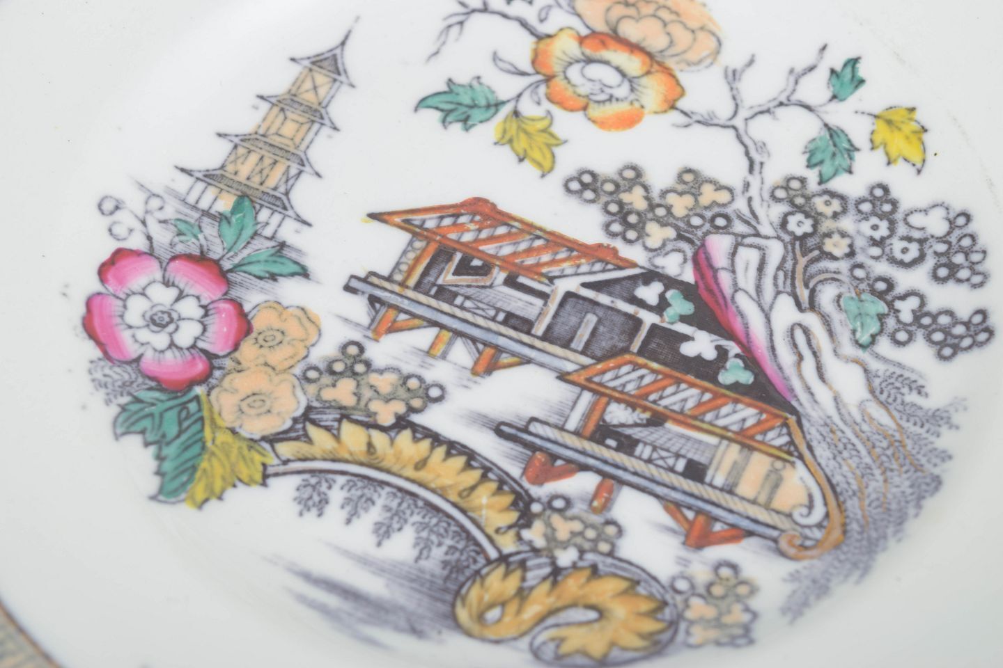 Rörstrand, Suède. Ensemble de 7 assiettes en faïence « Japan », début du XXe siècle. photo for sale