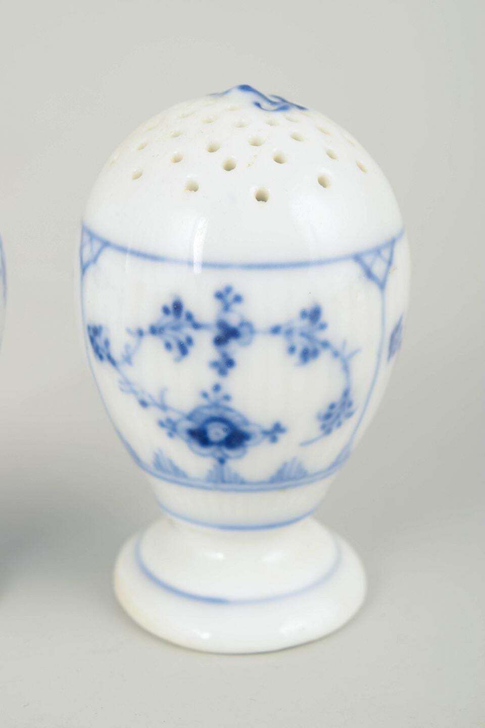 Royal Copenhagen. Antique Blue Fluted Plain zout- en peperstel, ca. 1900 photo for sale
