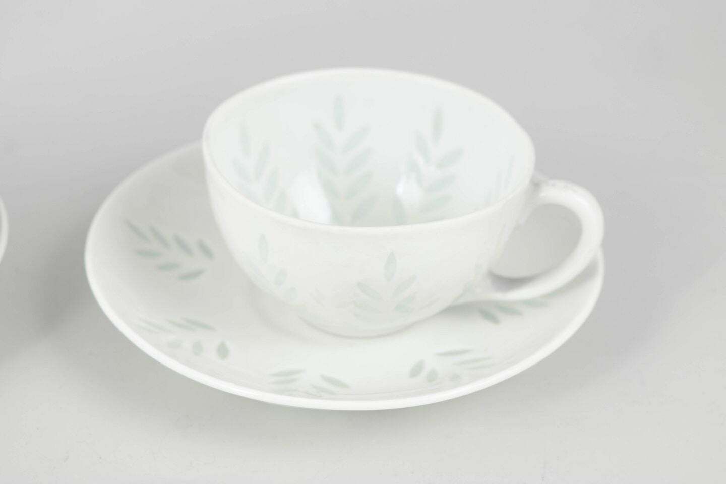 Friedl Holzer Kjellberg, Arabia. 3 tasses à moka et soucoupes. Porcelaine à grain de riz. photo for sale