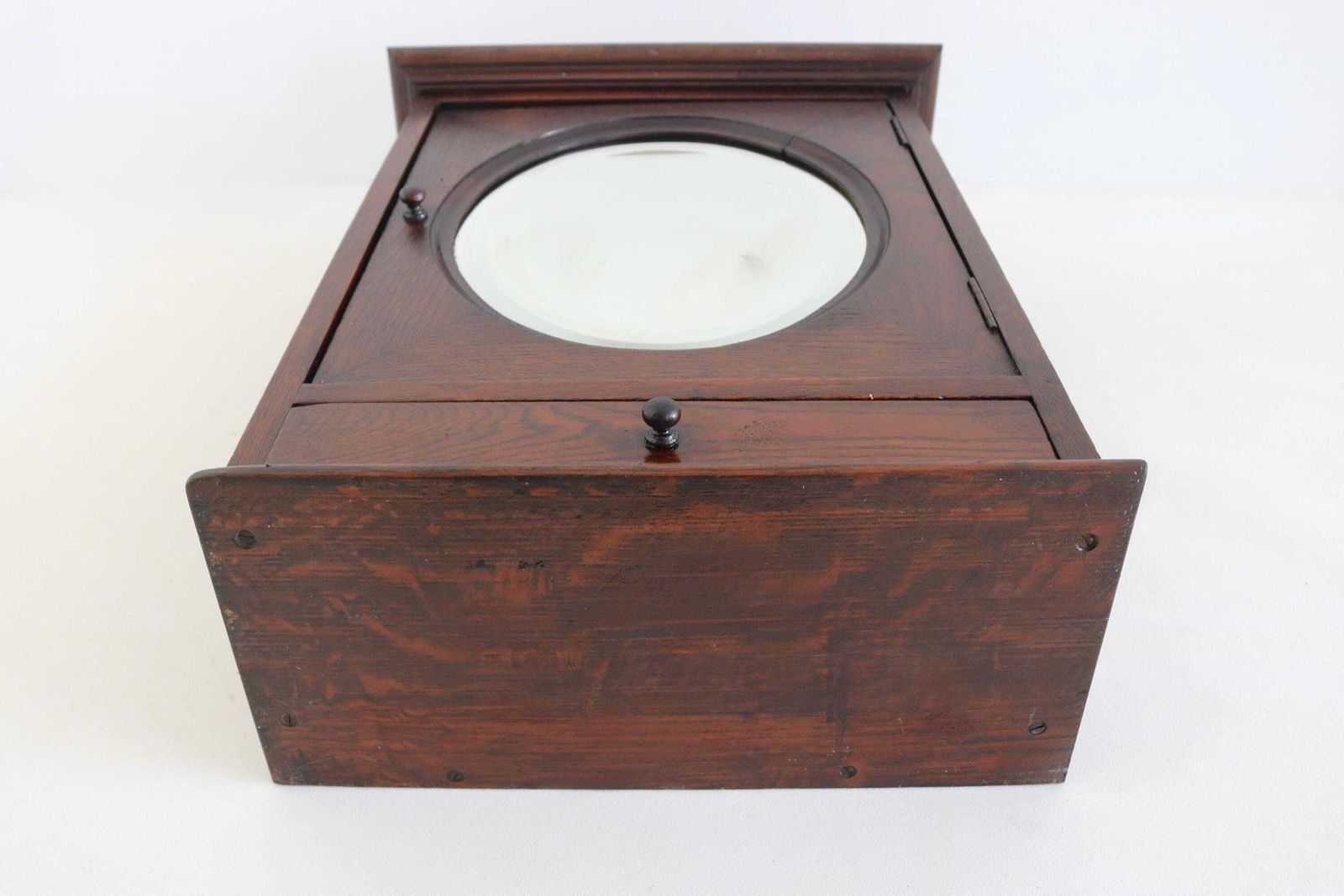 photo vintage Antiek Eikenhouten Wandkastje met Geslepen Ovale Spiegel | Arts & Crafts Medicijnkastje