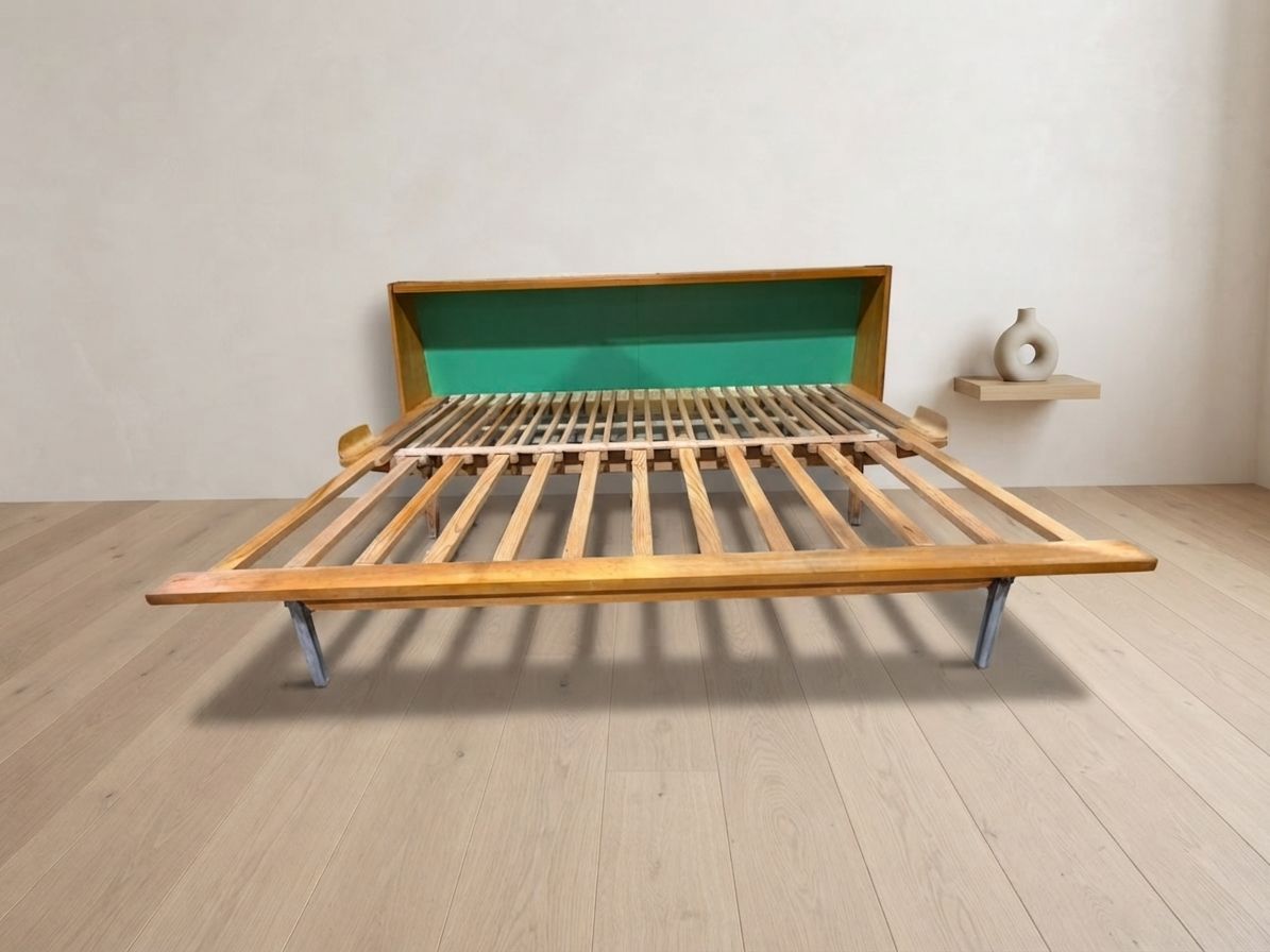 Mid-Century Houten Opvouwbaar Slaapbankframe, Uitschuifbaar Dagslaapbank, Tsjecho-Slowakije, 190 × 151 × 77 cm photo furniture