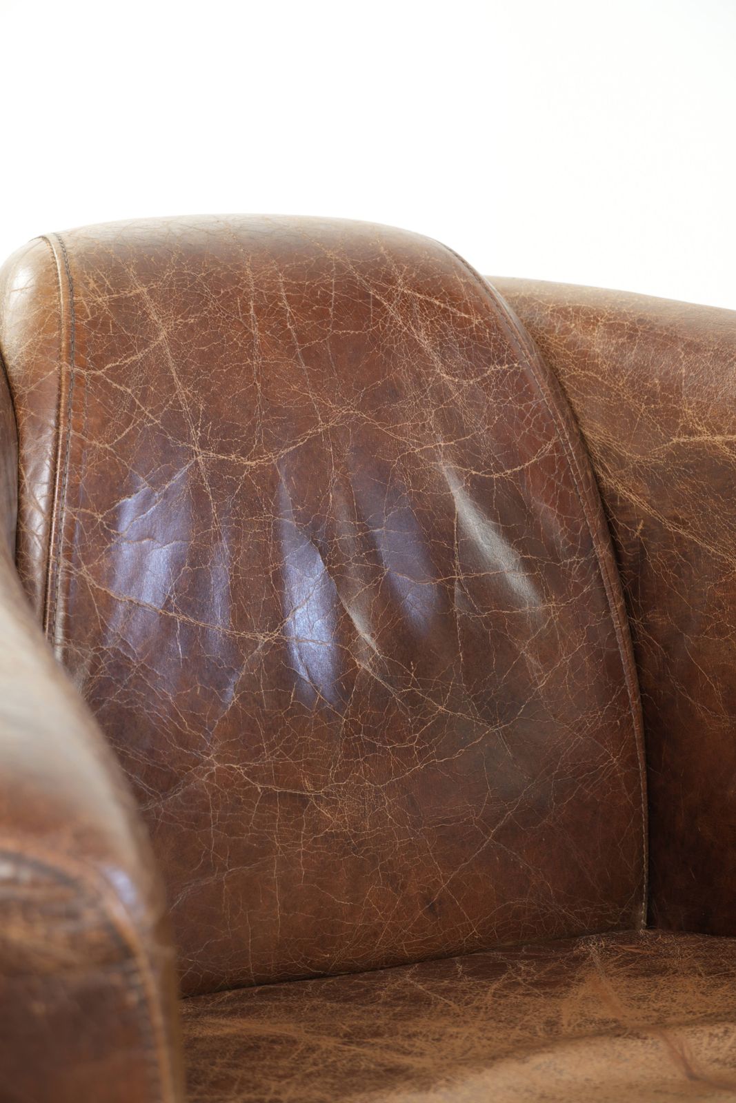886.0 Robuuste Fauteuil in Cognackleurig Koehidenleer, Aviator Design, met een Opvallend en Tijdloos Uiterlijk. photo