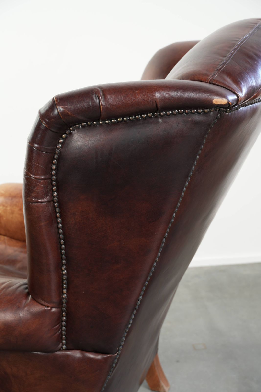 847.0 Comfortable English Style Cowhide Wing Armchair With A Beautiful Warm Color Scheme And A Characterful Appearance. photo