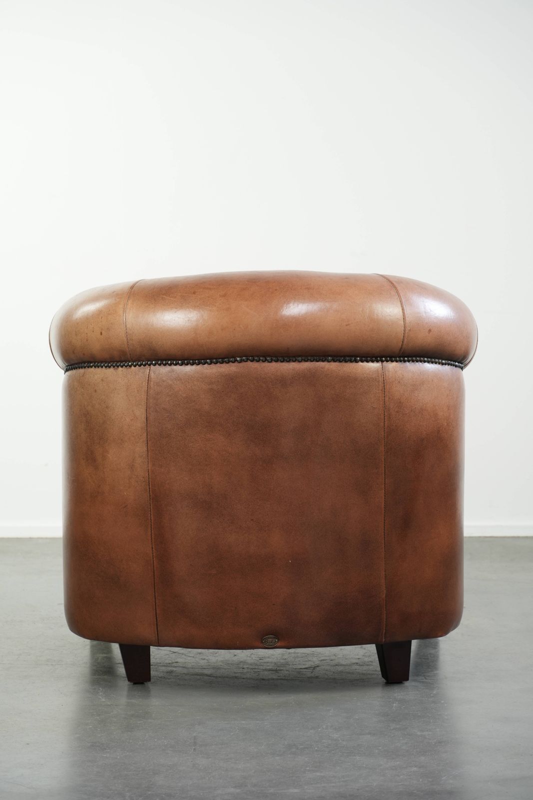 Vintage Engelse stijl schapenvacht club fauteuil met diepe kleuren photo Meubels