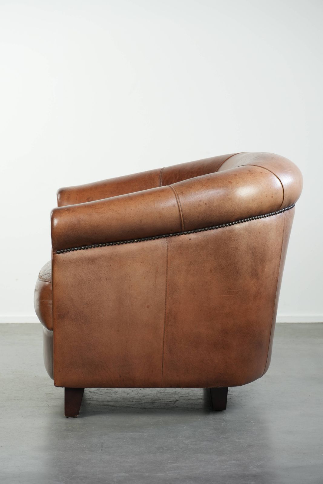 Vintage Engelse stijl schapenvacht club fauteuil met diepe kleuren photo 847.0