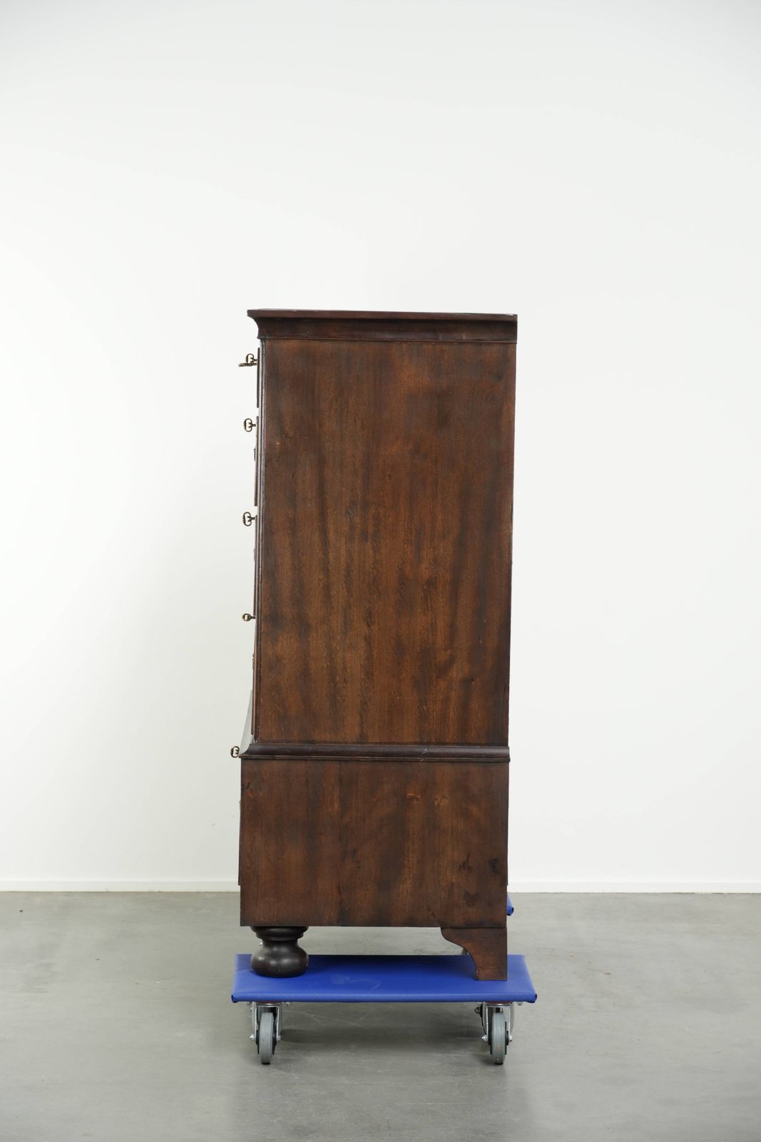 Large Antique 18th Century English Oak Double Chest Of Drawers With Burr Walnut Veneer And A Very Beautiful Appearance. photo vinterior