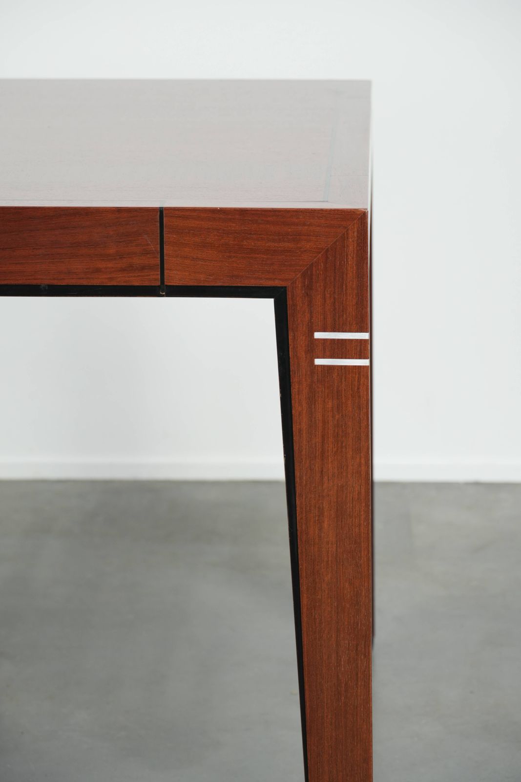 photo vinterior Beautiful, Spacious 6 Person Art Deco Design Dining Table By Schuitema From The Decoforma Series With Unique Details.