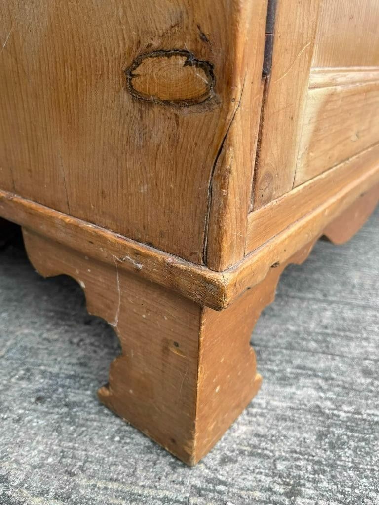 photo vinterior Antique 19th C Pine Large 4 Door Kitchen Housekeepers Larder Pantry Cupboard