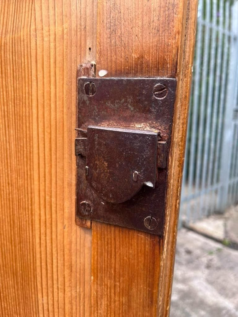 photo vintage Antique 19th C Pine Large 4 Door Kitchen Housekeepers Larder Pantry Cupboard