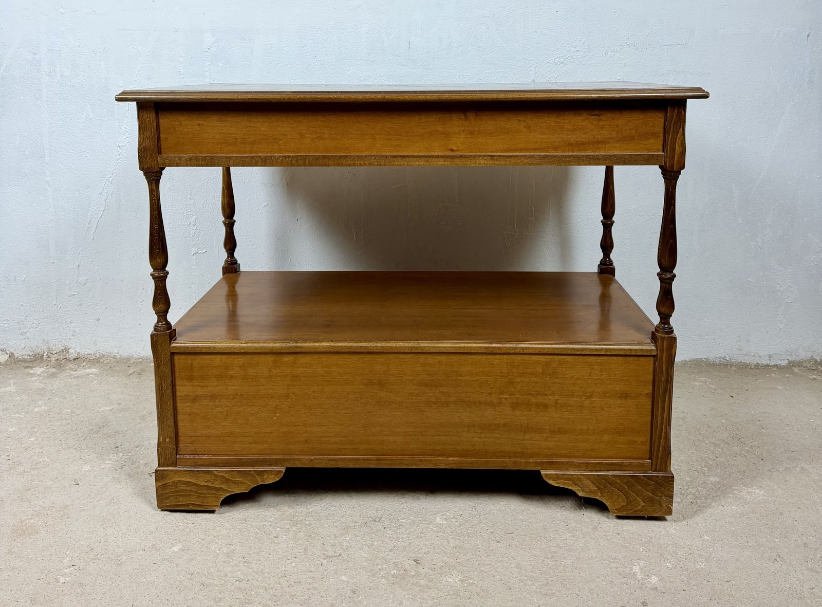 1650.0 Spaans dressoir met schappen en zes lades, jaren 1980 photo