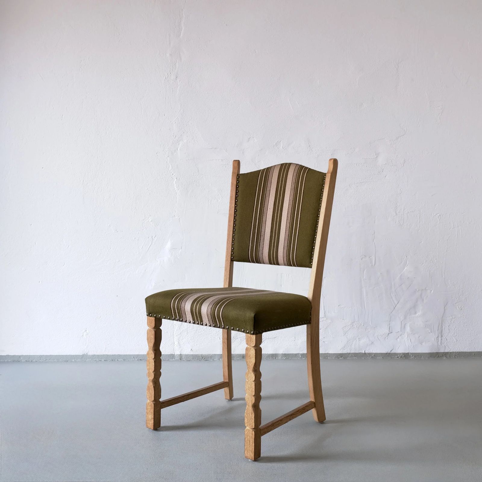 6 Eikenhouten Eetkamerstoelen van Henning Kjaernulf, Denemarken, jaren 1950 photo furniture