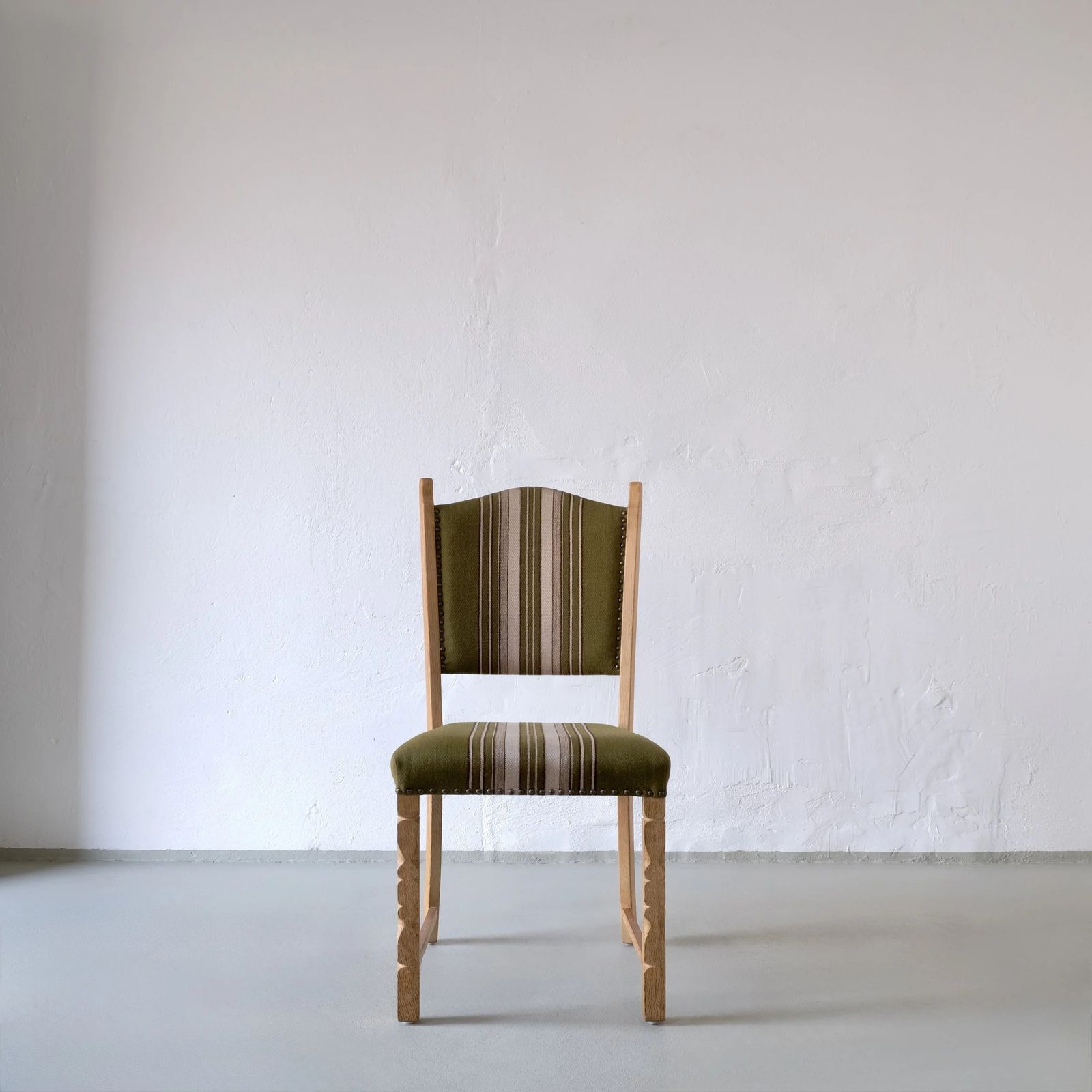 6 Eikenhouten Eetkamerstoelen van Henning Kjaernulf, Denemarken, jaren 1950 photo Meubels