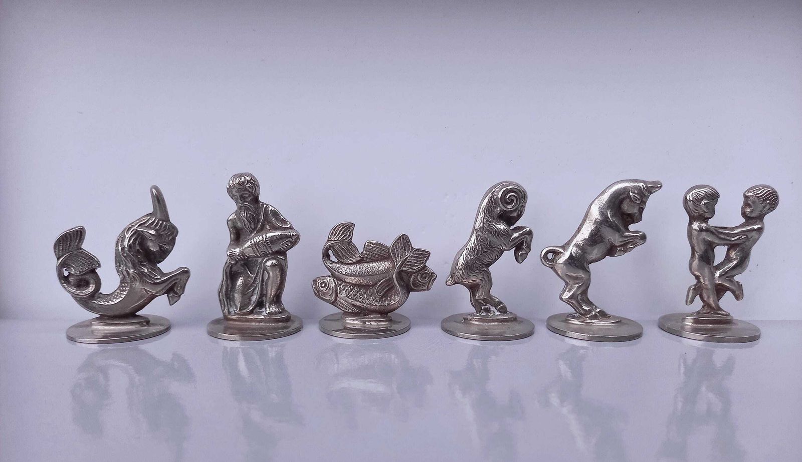 Twaalf Astrology Place Card Holders / Menu Holders, verzilverd, tekens van de dierenriem, vintage Frans photo furniture