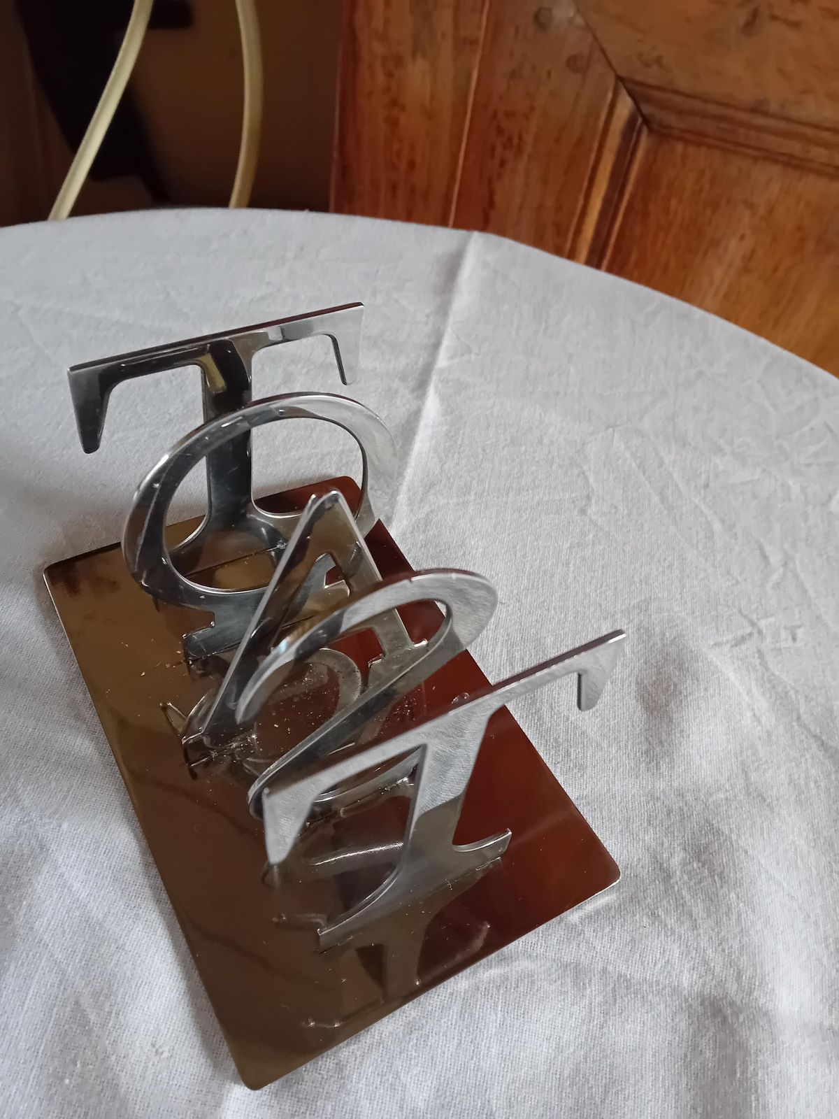 Toastrack Verzilverd Keukenaccessoire voor Geroosterd Brood op Tafel photo for sale