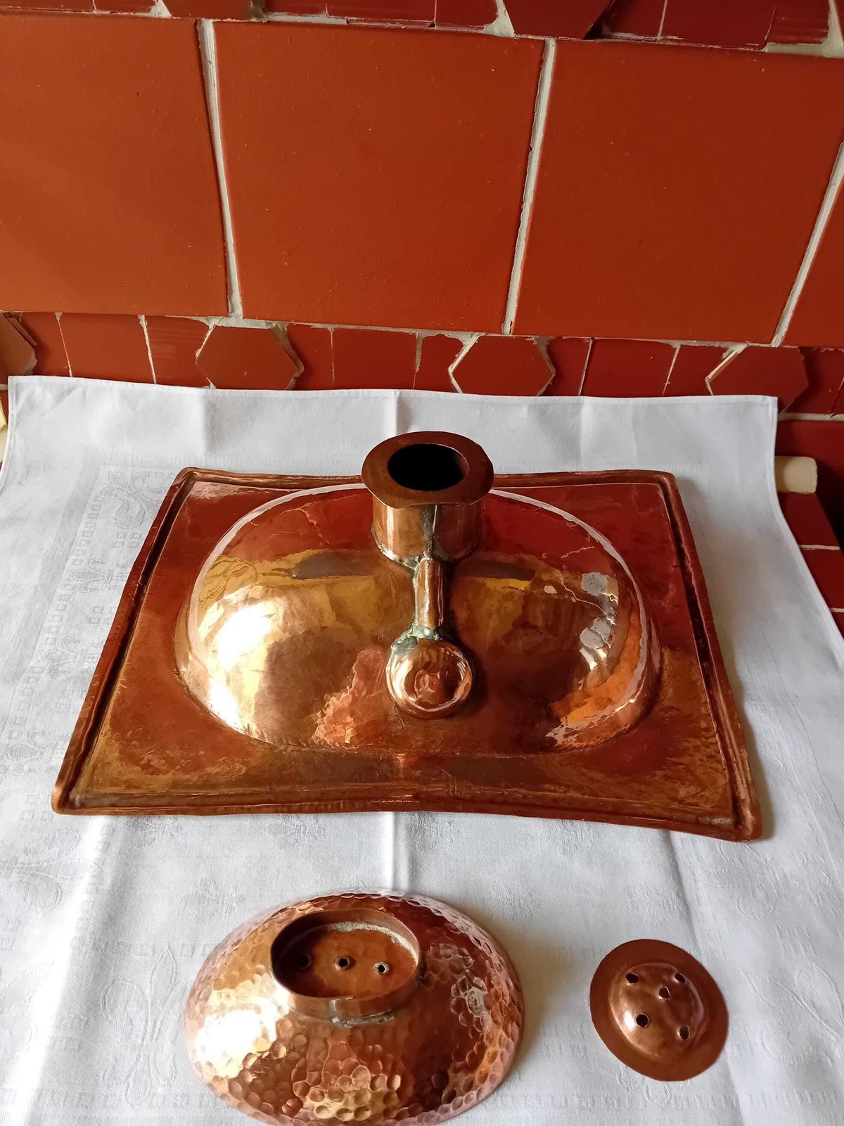 157.0 Vasque et porte-savon en cuivre, pour petits espaces photo