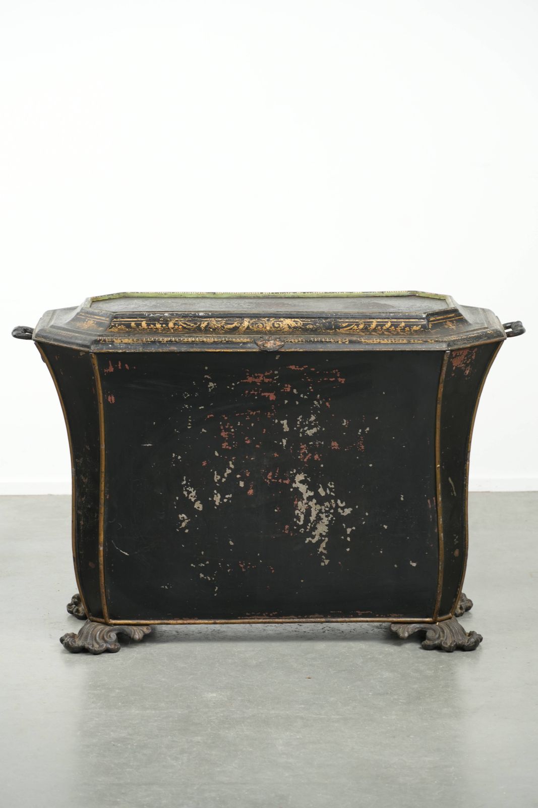 Elegant Antique Coal/Hearth Bin In Chinoiserie Style From The 19th Century With Beautiful Accents And Brass Ornaments. photo furniture