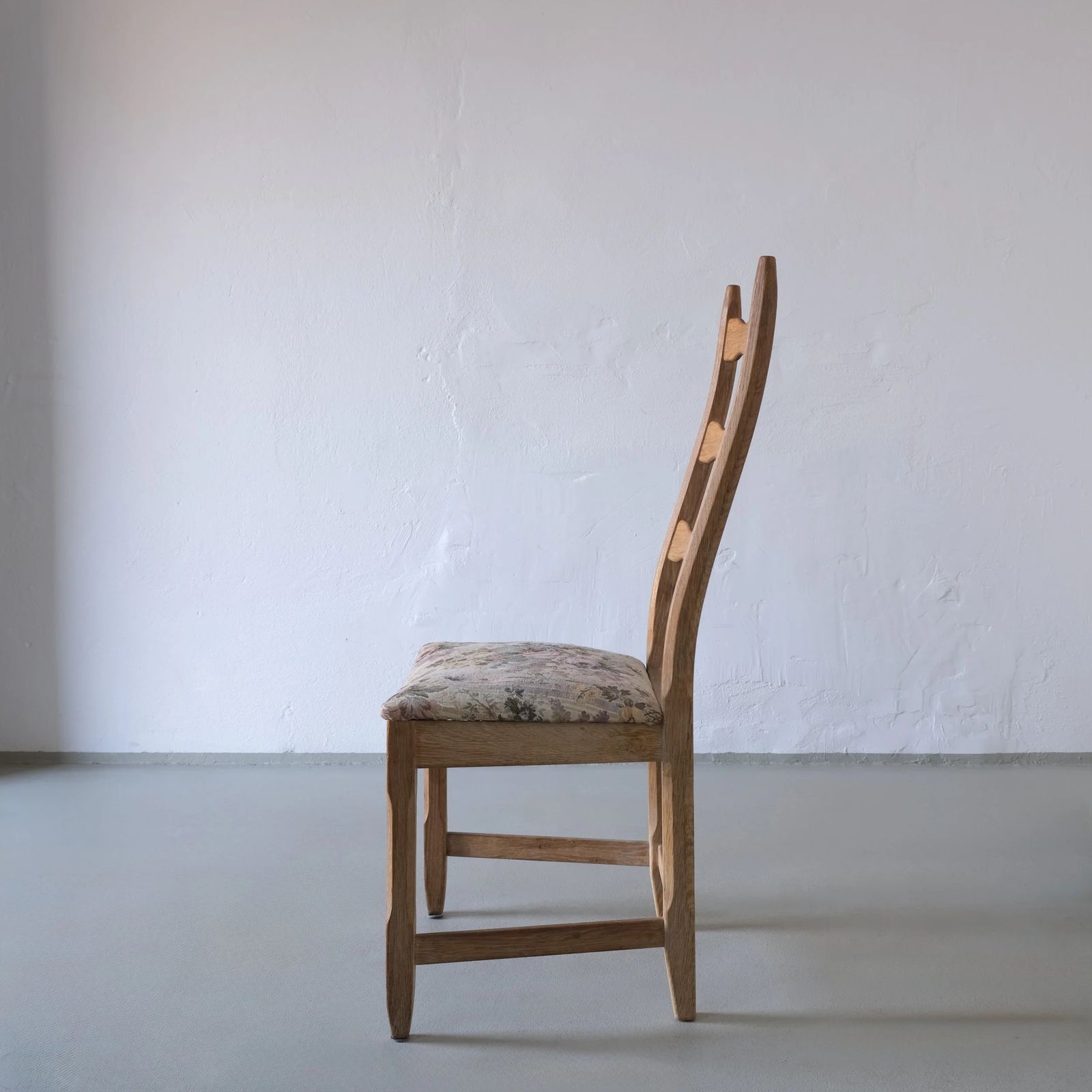 4 Ladder Back Eetkamerstoelen van Henning Kjaernulf, Denemarken, jaren 1950 photo Meubels