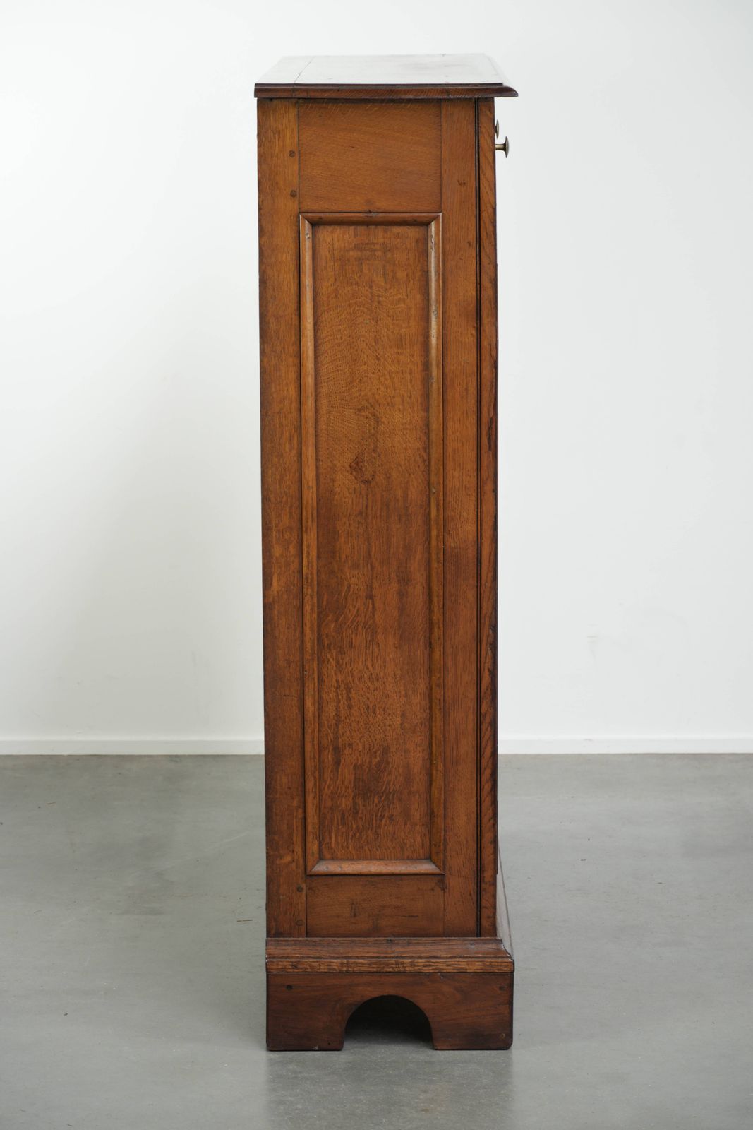 Antieke Engelse eiken boekenkast/inlegwerk kabinet uit het midden van de 19e eeuw photo furniture