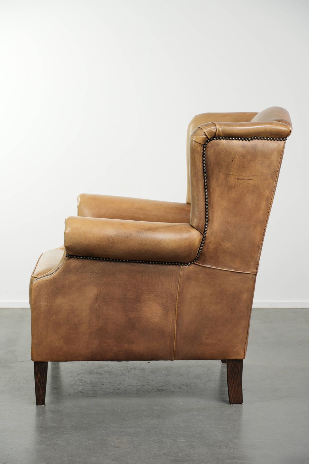 Lichte Koeienhuid Vleugelfauteuil Met Tijdloze Engelse Uitstraling En Goed Zitcomfort photo 921.0