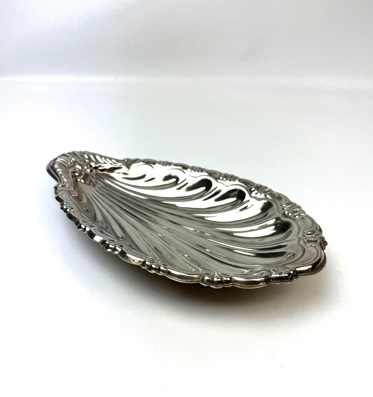 Porte-savon Art déco en métal argenté en forme de coquille, Allemagne, vers 1920 photo furniture