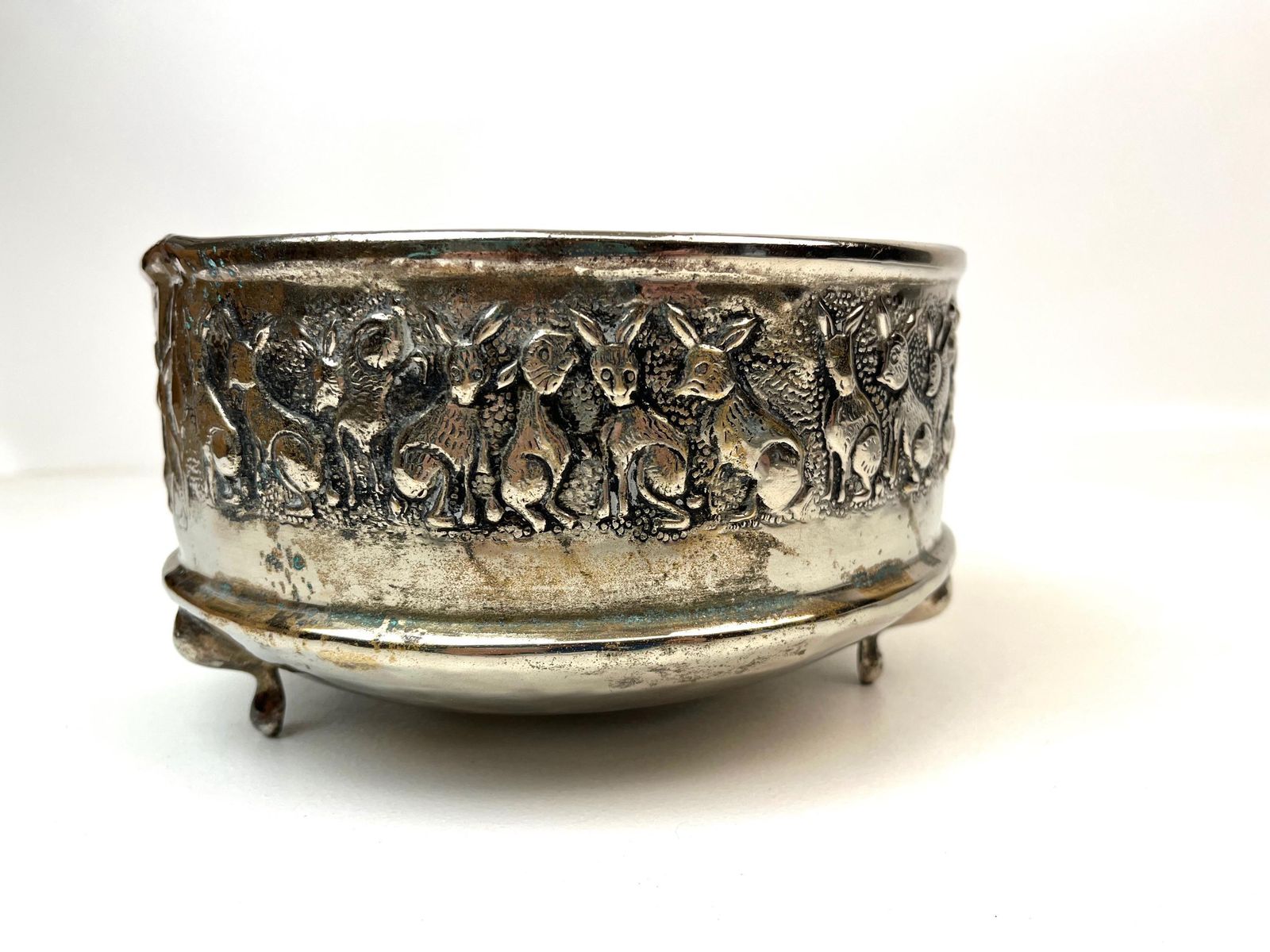 Coupe de milieu de table d'époque en métal argenté, lapins en relief, Allemagne, vers 1880 photo 405.0