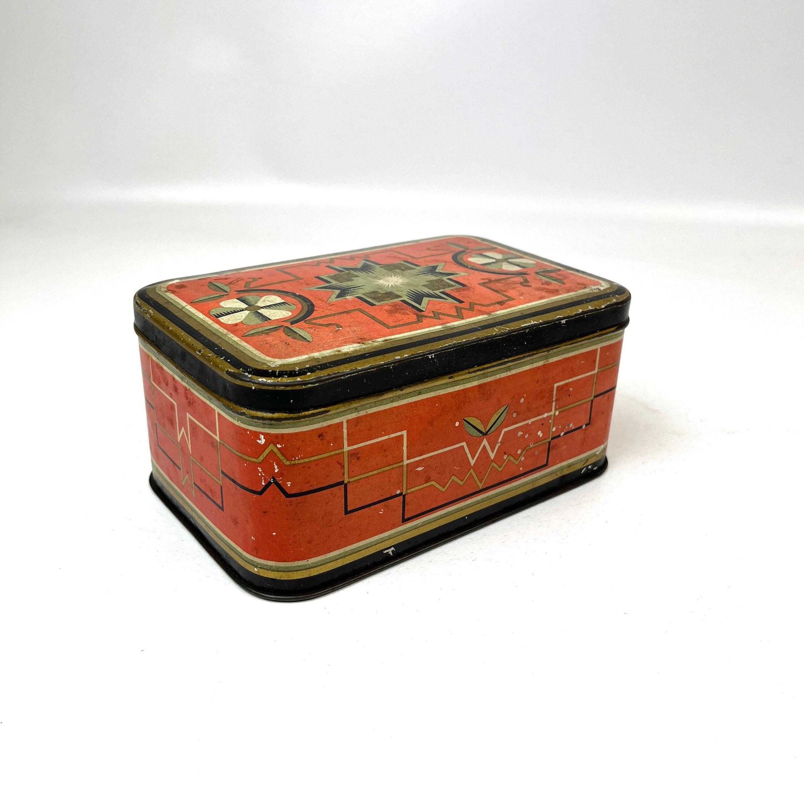 Boîte en métal rouge Art déco, avant-garde, suprématisme, cubisme, Bauhaus, Allemagne, 1925 photo for sale