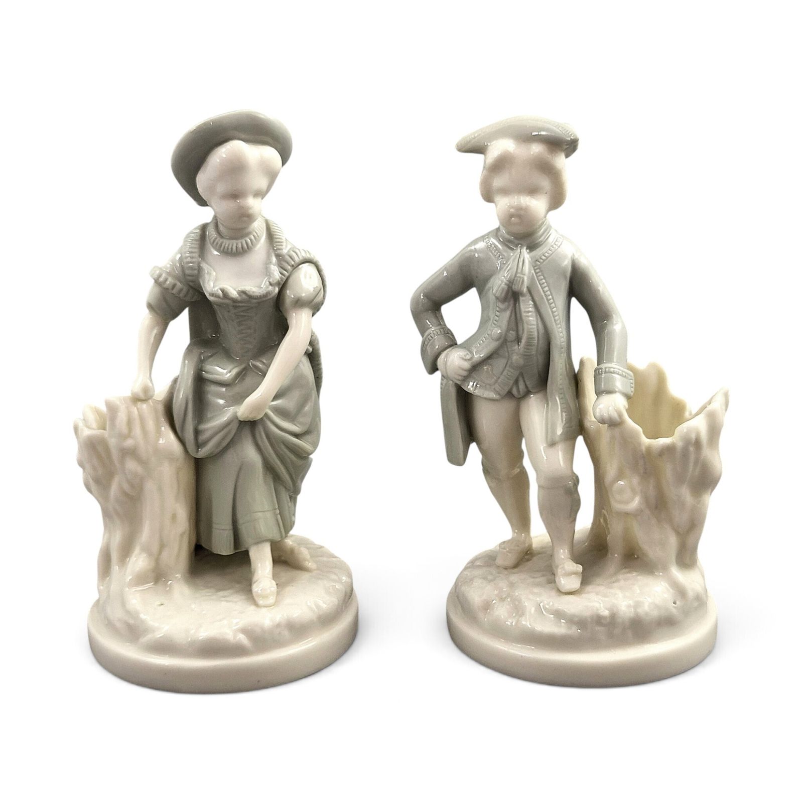 Royal Worcester, paar saliegroen figuratieve zoutvaatjes, 1882