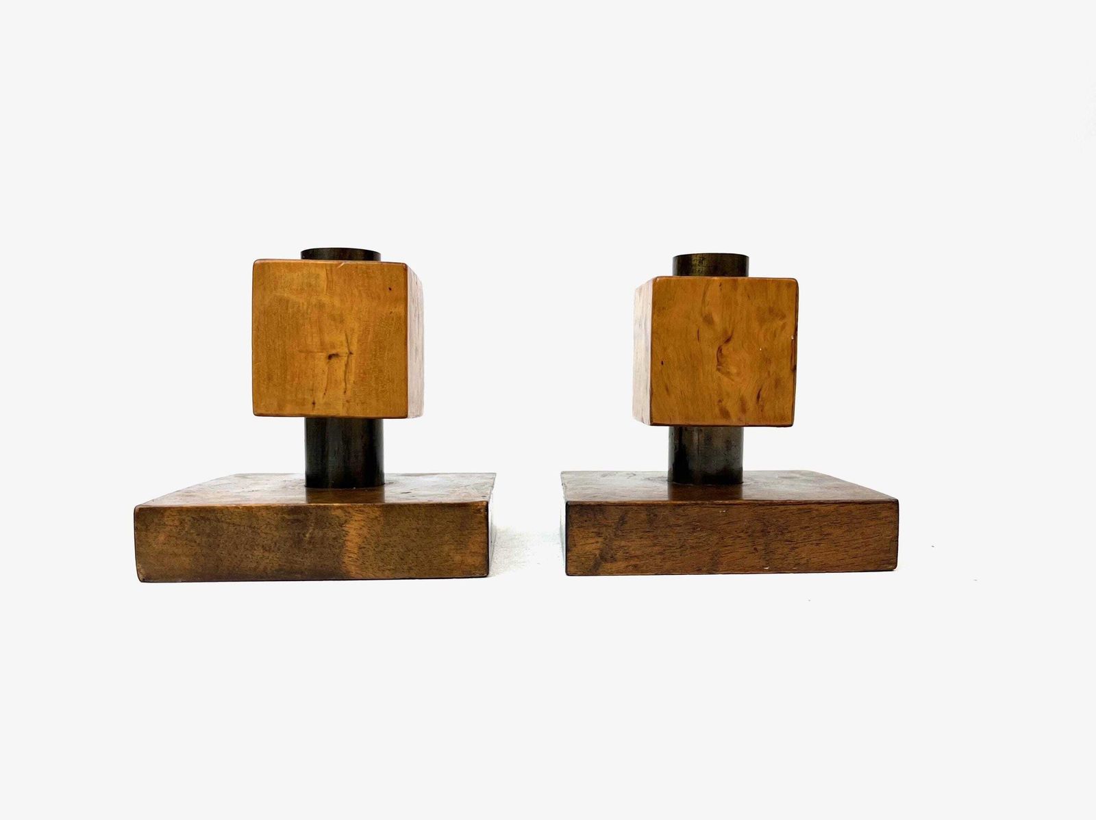 Paire de bougeoirs allemands cubistes avant-gardistes Bauhaus Art déco en bois et laiton, vers 1925 photo furniture