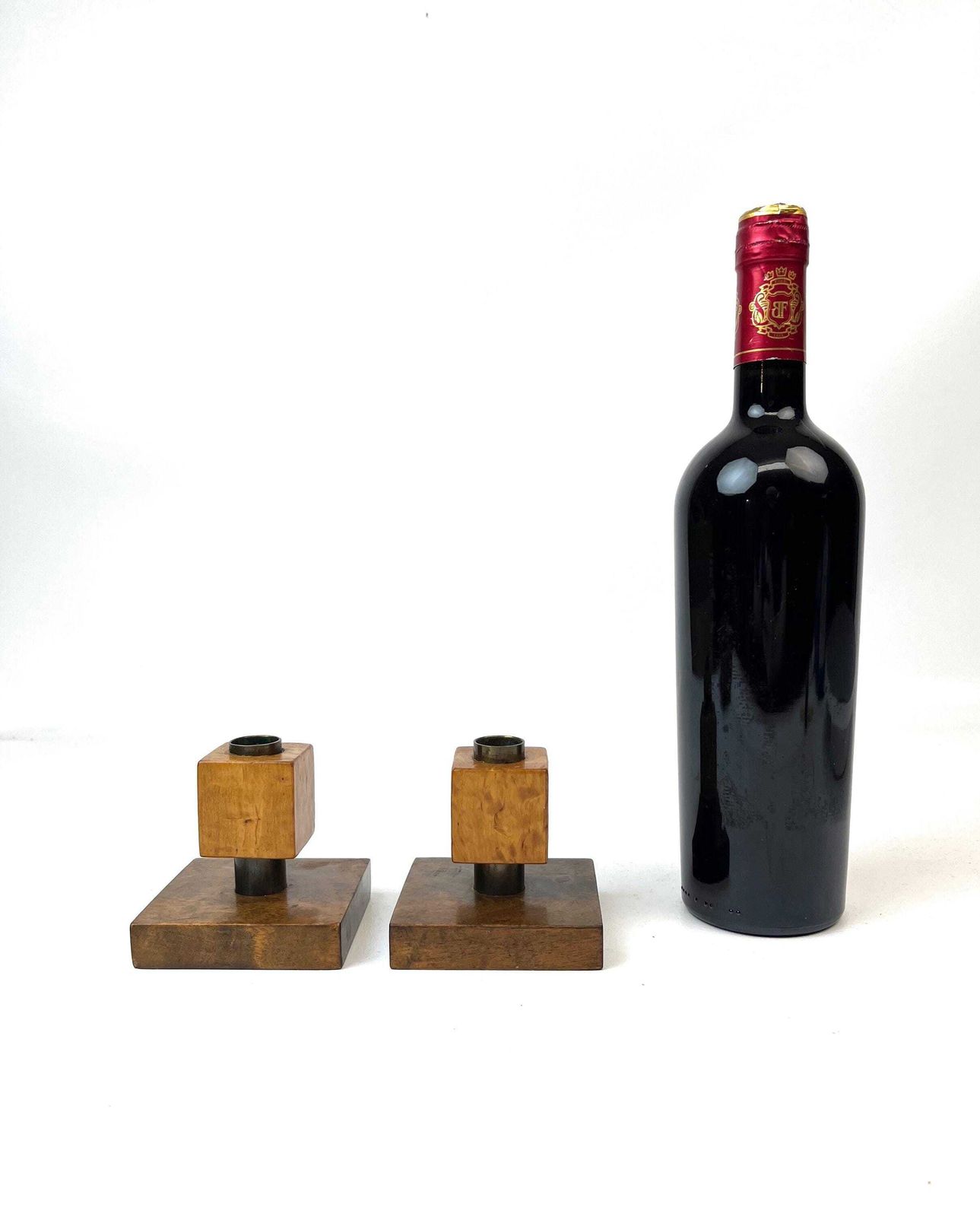 Paire de bougeoirs allemands cubistes avant-gardistes Bauhaus Art déco en bois et laiton, vers 1925 photo vinterior