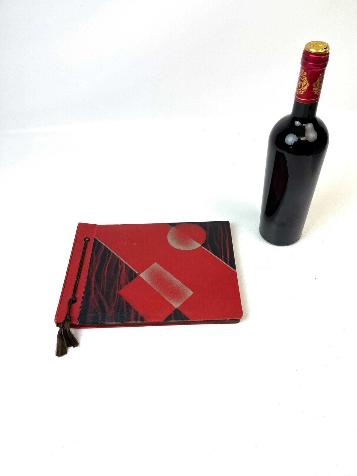 Album photo Bauhaus allemand, rouge, Suprematism, De Stijl, Art déco, Allemagne, 1930 photo 323.0